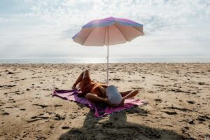 اضرار اشعة الشمس على البشرة و 7 طرق للعناية بها في فصل الصيف